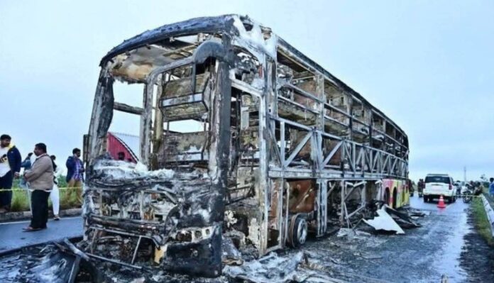 andrapradesh-bus-caught-fire